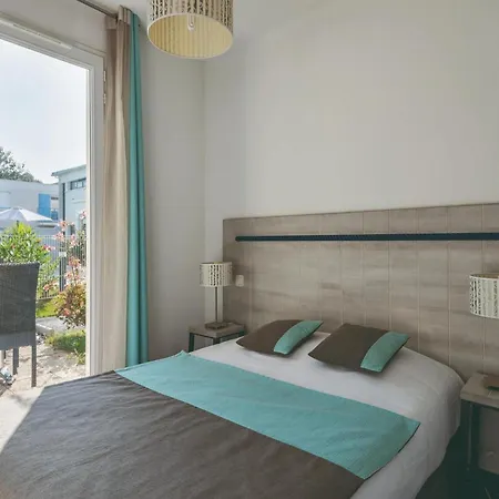 Spacious Coastal Family Haven *