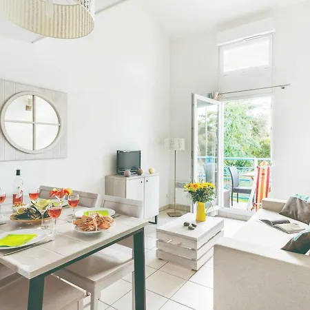 Spacious Coastal Family Haven Appartement